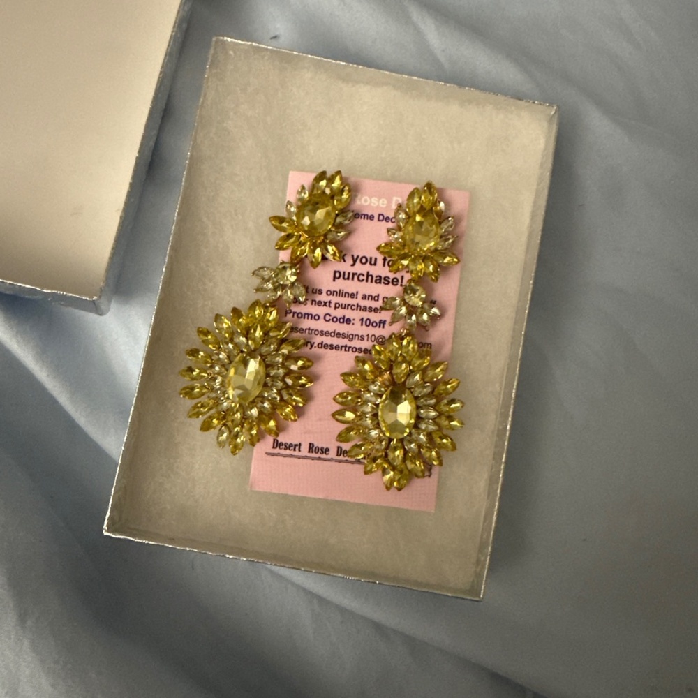 Stunning Statement Drop Earrings – Bold Sparkle, Perfect for Special Events!
